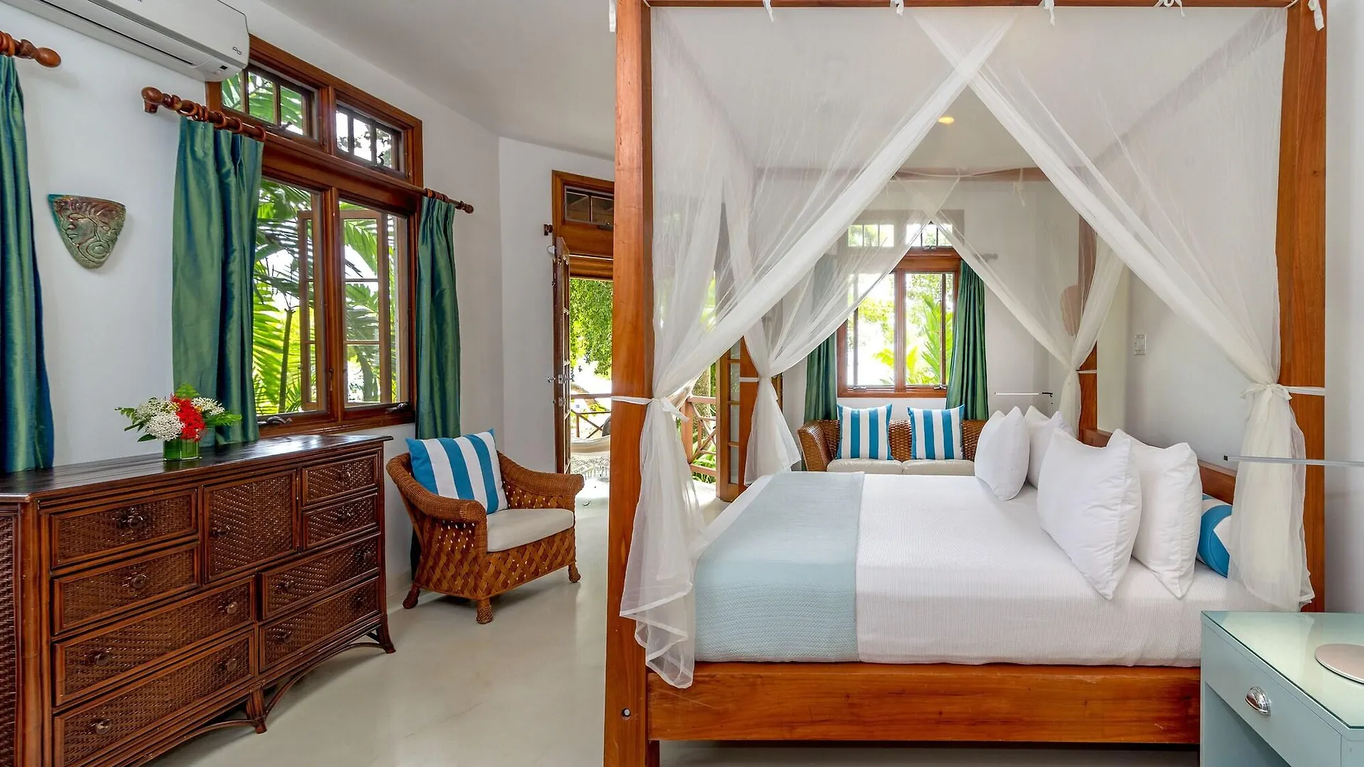 Idle Awhile Villas Негрил 5*,  Ямайка