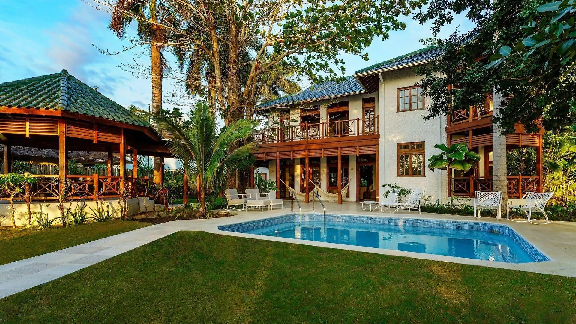 Idle Awhile Villas Негрил
